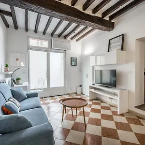 https://casa-camilla-arty-suite-nel-centro-storico.emilia-romagnahotels.net